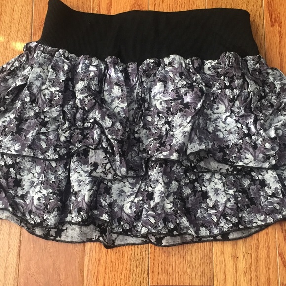 Mini Tiered Skirt - Picture 2 of 4